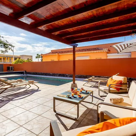 Elegant Paola Private Heated Pool Holiday home *