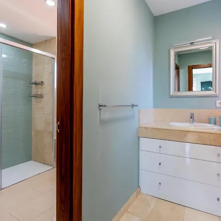 Elegant Paola Private Heated Pool בית נופש