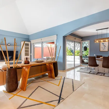 בית נופש Elegant Paola Private Heated Pool אדחה